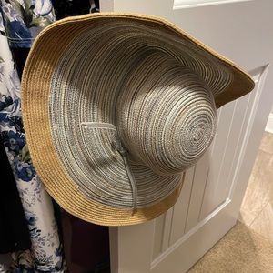 Wide brimmed hat
